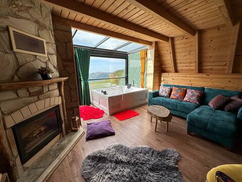 Queen cabin