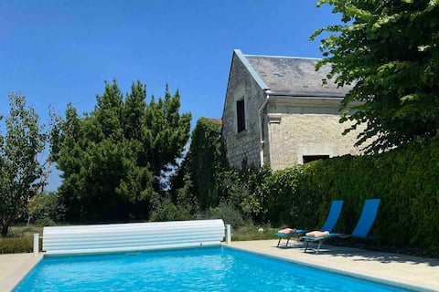 Chinon Farmhouse with pool
