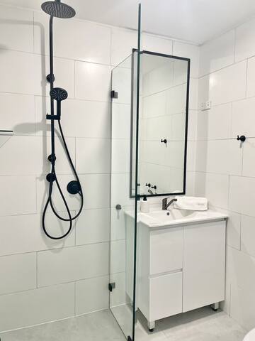 Style meets comfort in this inner-city home gallery image 5