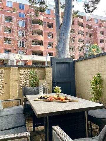 Style meets comfort in this inner-city home gallery image 4