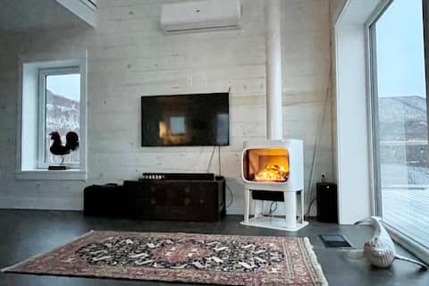 Top Airbnb: Stunning Nordic Cottage on Lake with Ocean Views in Inverness, Subd. A