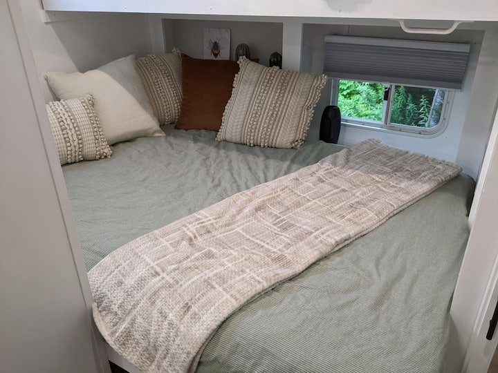 Killop Kamper: Delightful Rv With Indoor Fireplace - Cape Breton Island
