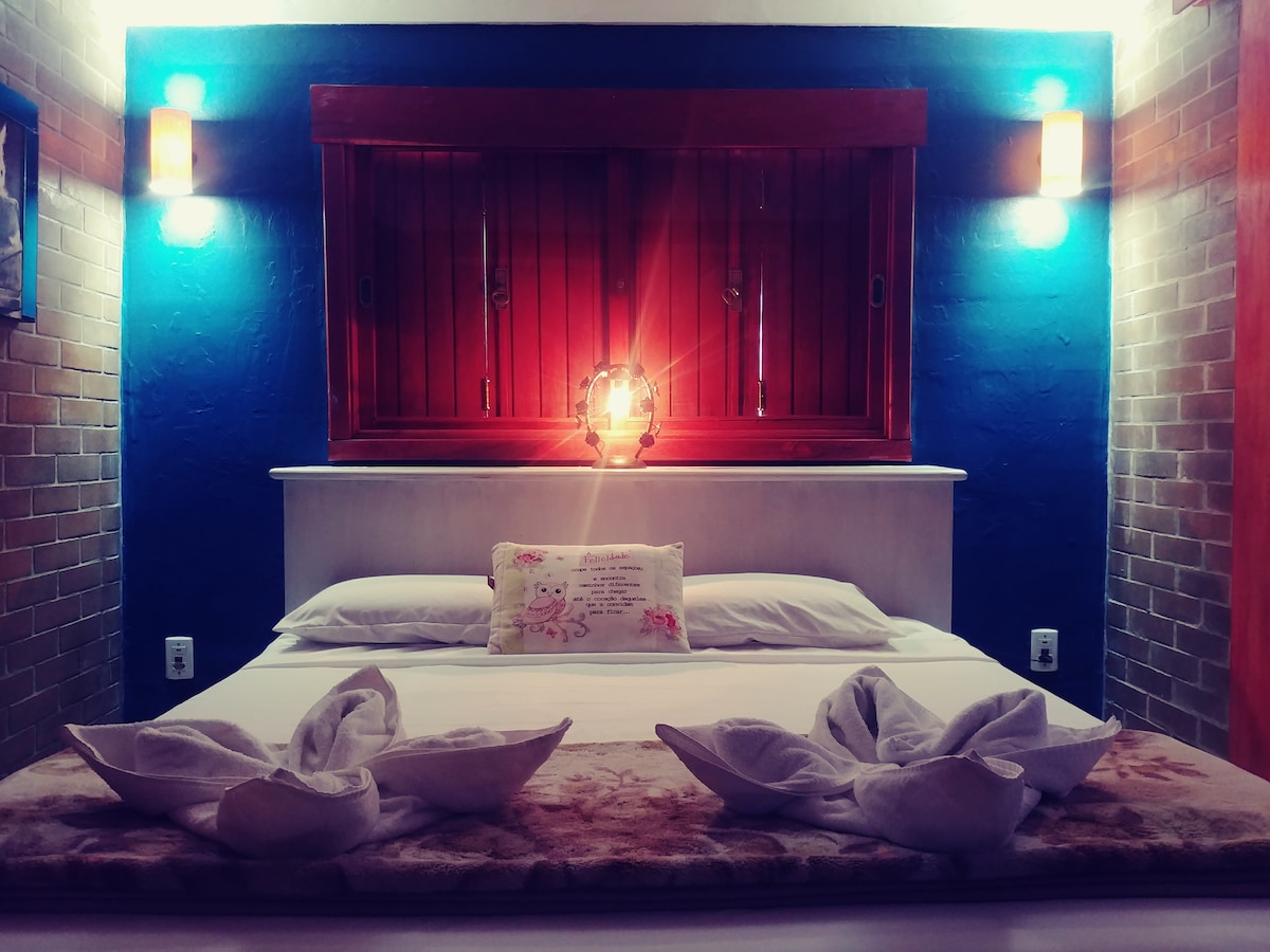 双人套房，标准双人床。