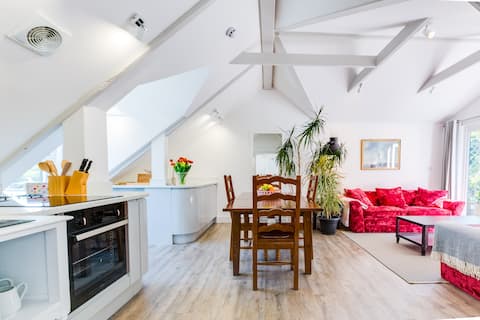 Popular Airbnb listing: The Loft at Foye Landing with sunny private deck. in Fowey