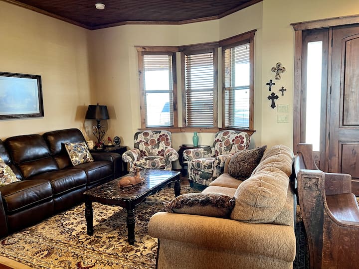 Hilltop Hideaway - Sonora, TX