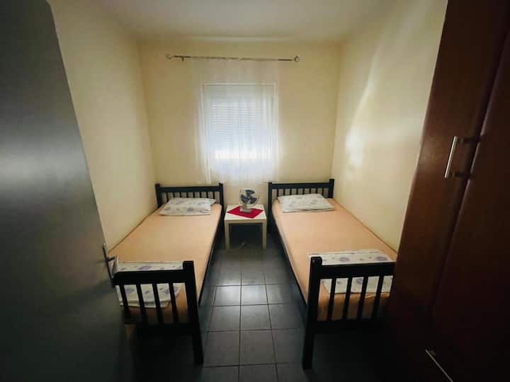 غرفة النوم 2