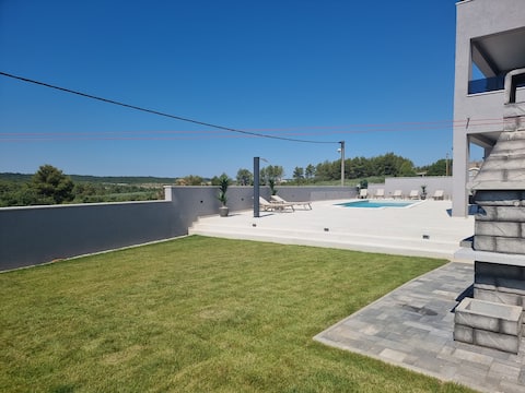 Villa Madison - Apartman AP3 + grijani bazen