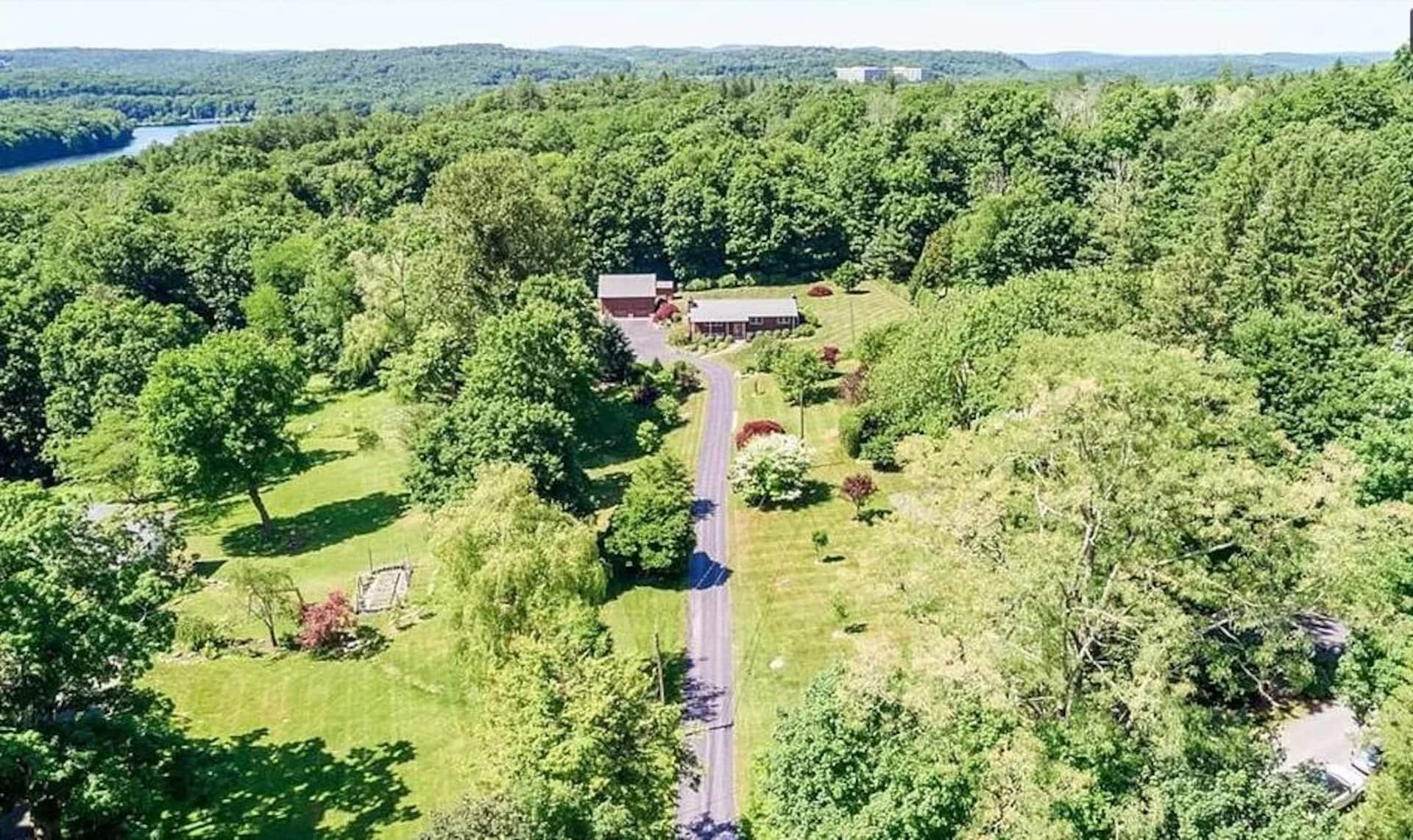 Adorable Country Studio on a Beautiful Property