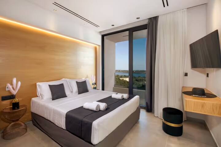 Anais Luxury Villa (By Xenias Luxury Villas) gallery image 5