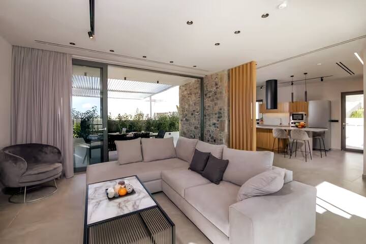 Anais Luxury Villa (By Xenias Luxury Villas) gallery image 2