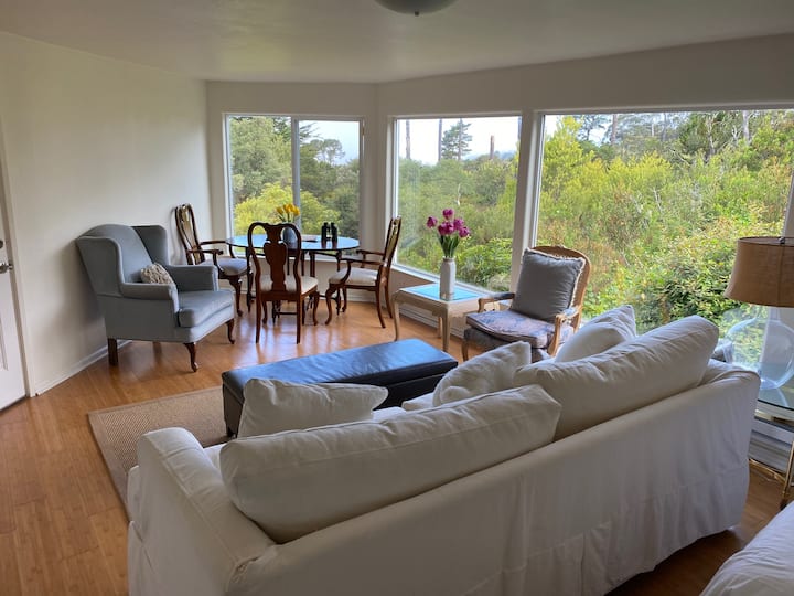 Dog Friendly Carmel  Sleeps 5 Next Brad Pitt - Big Sur, CA