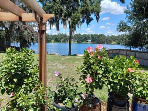 Lakefront home. sleeps 4- 1 bedroom 1 bath
