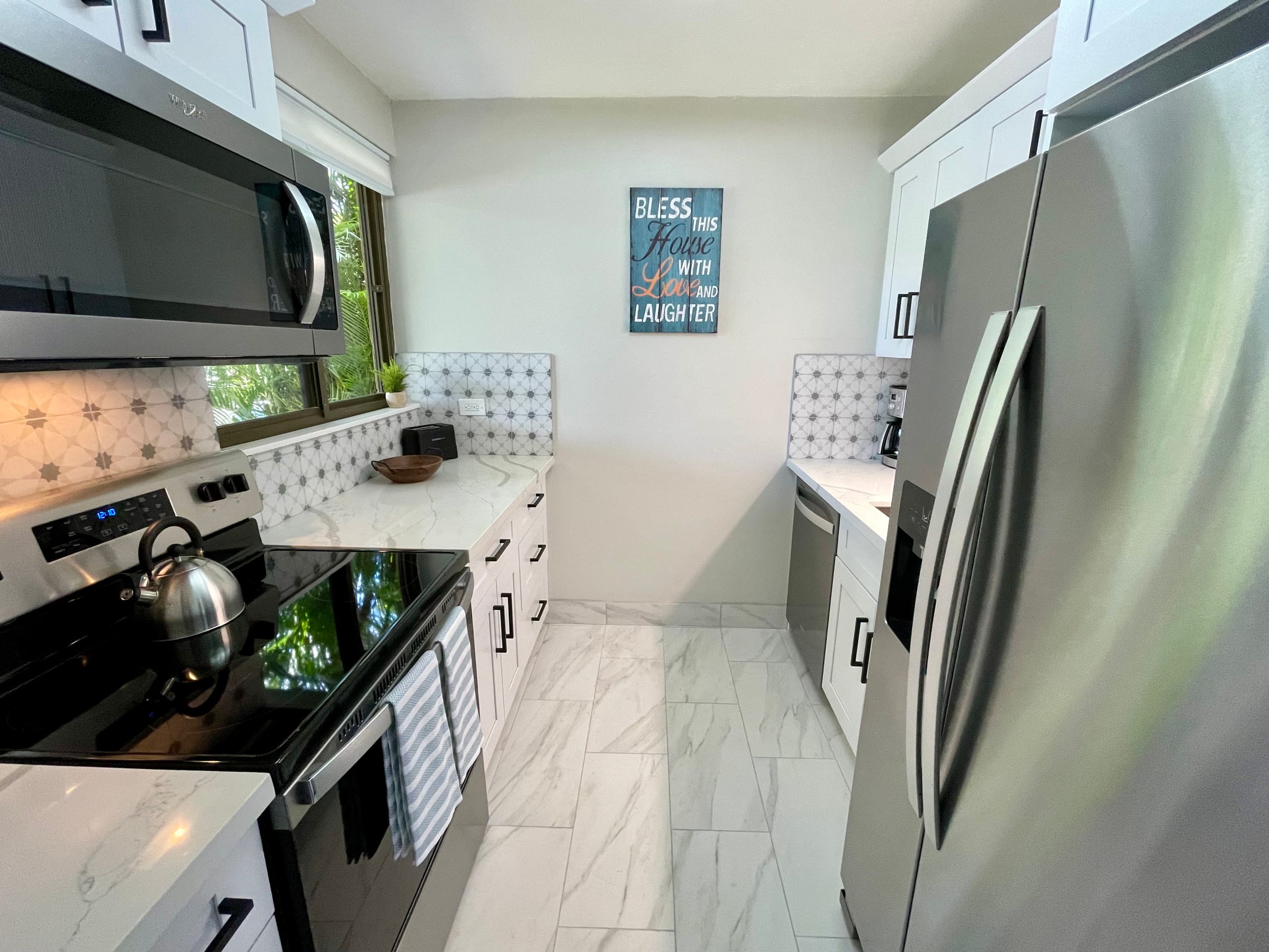 Condo in Lahaina · ★4.94 · 1 bedroom · 2 beds · 1 private bath - Image 6