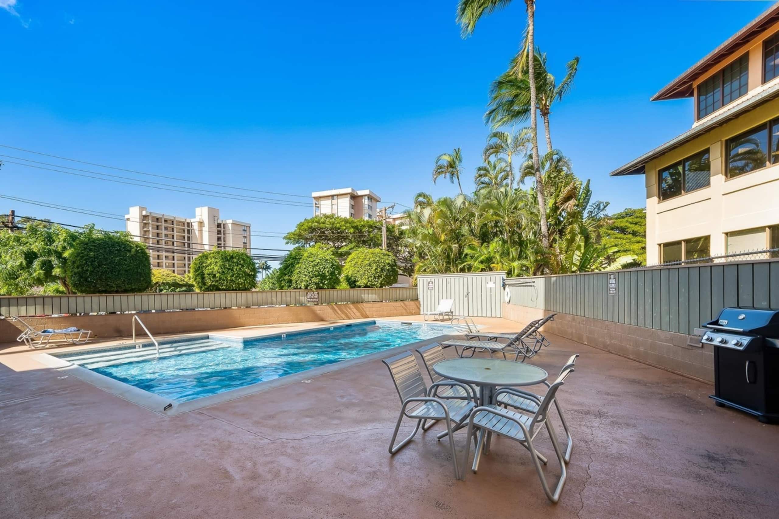 Condo in Lahaina · ★4.94 · 1 bedroom · 2 beds · 1 private bath - Image 20