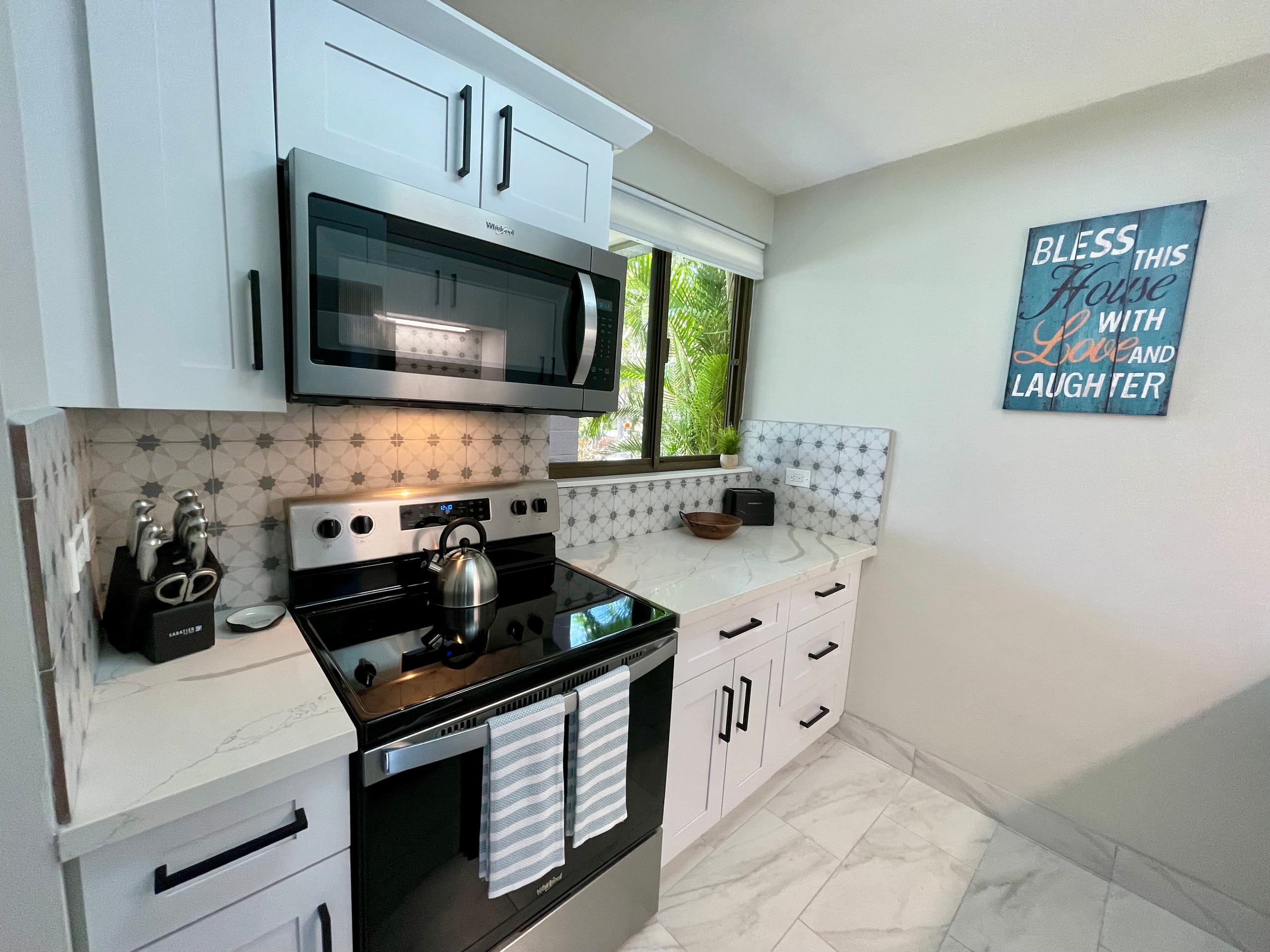 Condo in Lahaina · ★4.94 · 1 bedroom · 2 beds · 1 private bath - Image 9