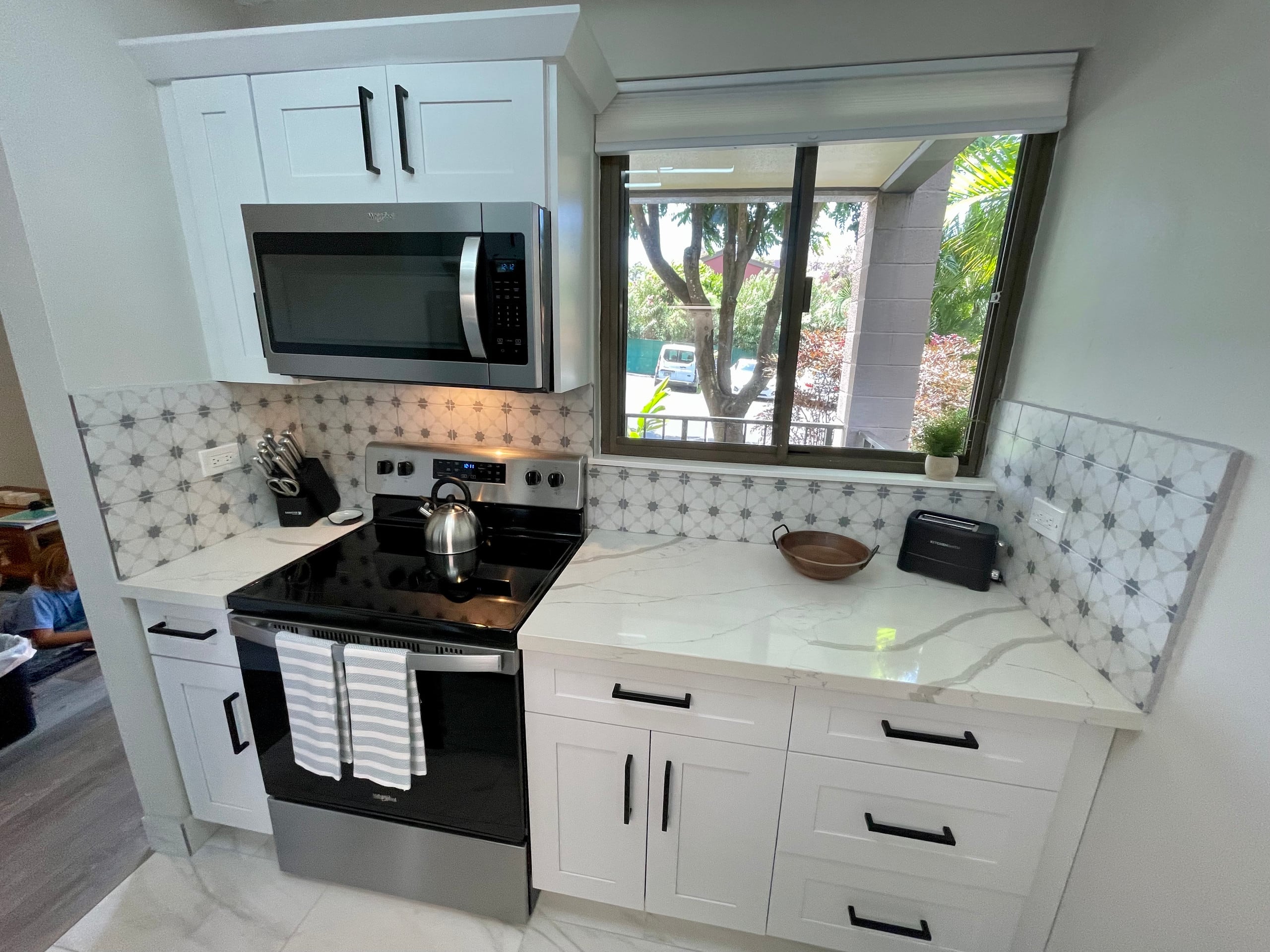 Condo in Lahaina · ★4.94 · 1 bedroom · 2 beds · 1 private bath - Image 8