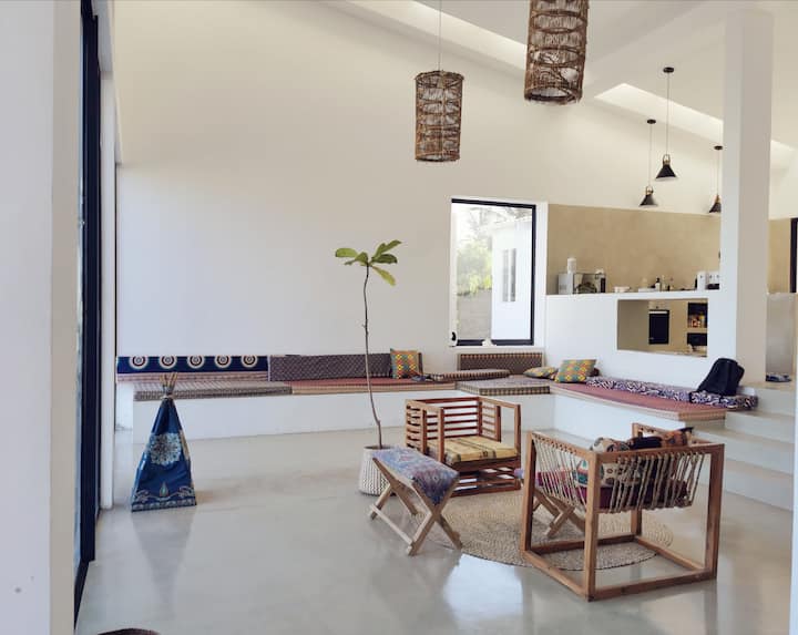 Surfers Paradise Villa With Pool - Mozambique