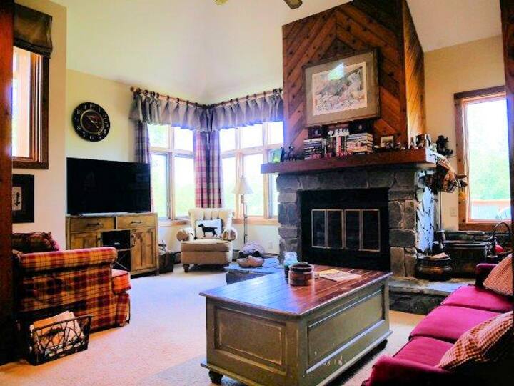 Beautiful and spacious three bedroom townhouse Condominiums for Rent