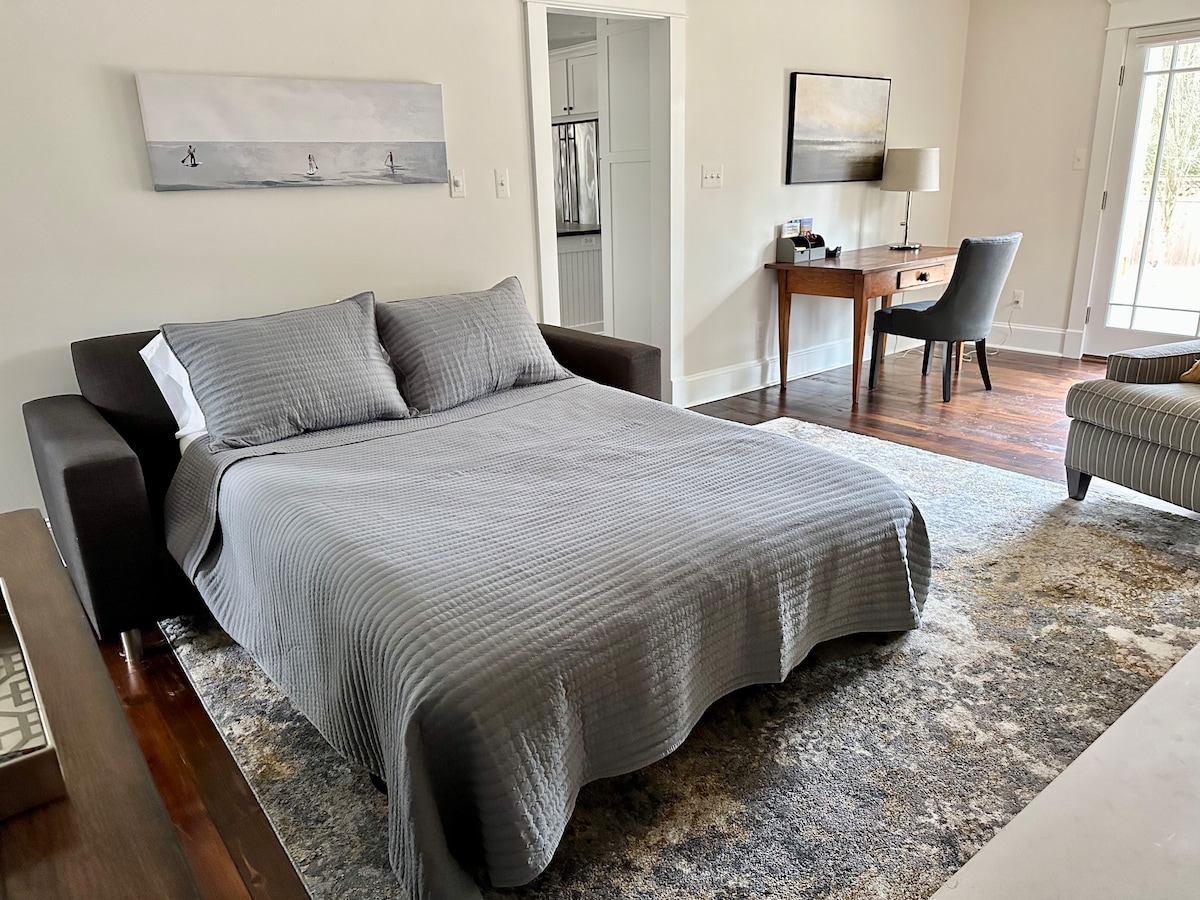 Chaguo la kitanda cha sofa kwenye tundu.