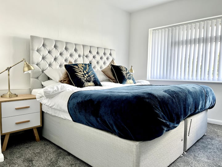 27 off Monthly Stay full kitchen & working Desk Serviced apartments