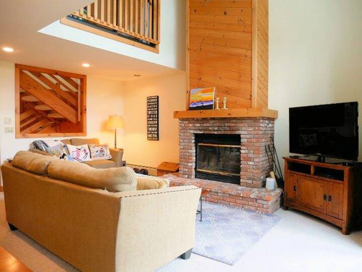 Beautiful 4 bedroom condo with views Condominiums for Rent