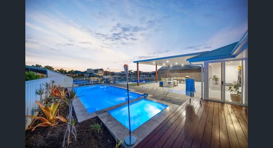 Waterfront Retreat on Quayline Heated Spa