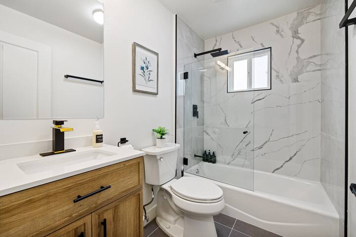 BRAND NEW! Modern 6B/3B Home in Redwood City gallery image 5