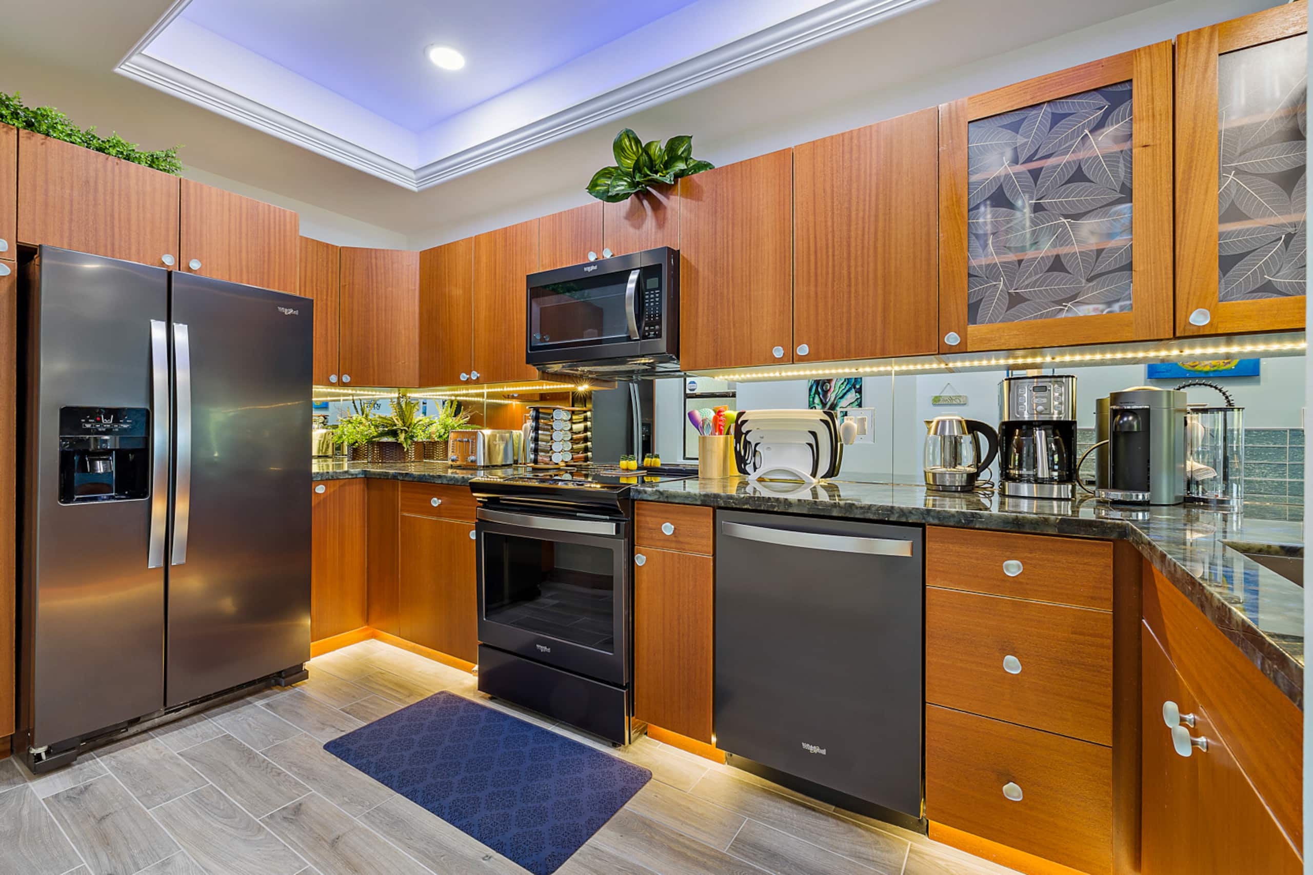 Condo in Lahaina · ★4.97 · 1 bedroom · 3 beds · 2 baths - Image 6