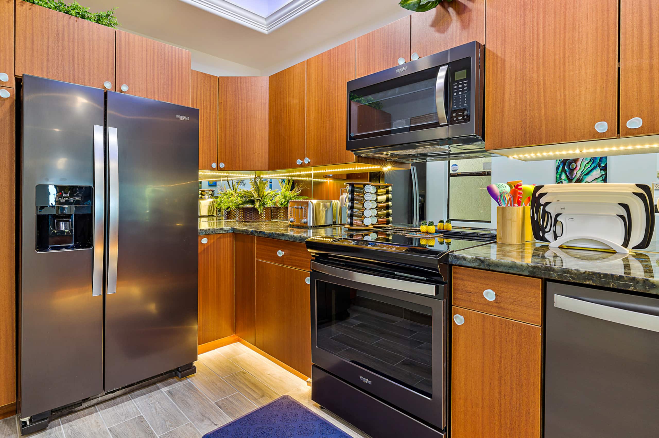 Condo in Lahaina · ★4.97 · 1 bedroom · 3 beds · 2 baths - Image 10