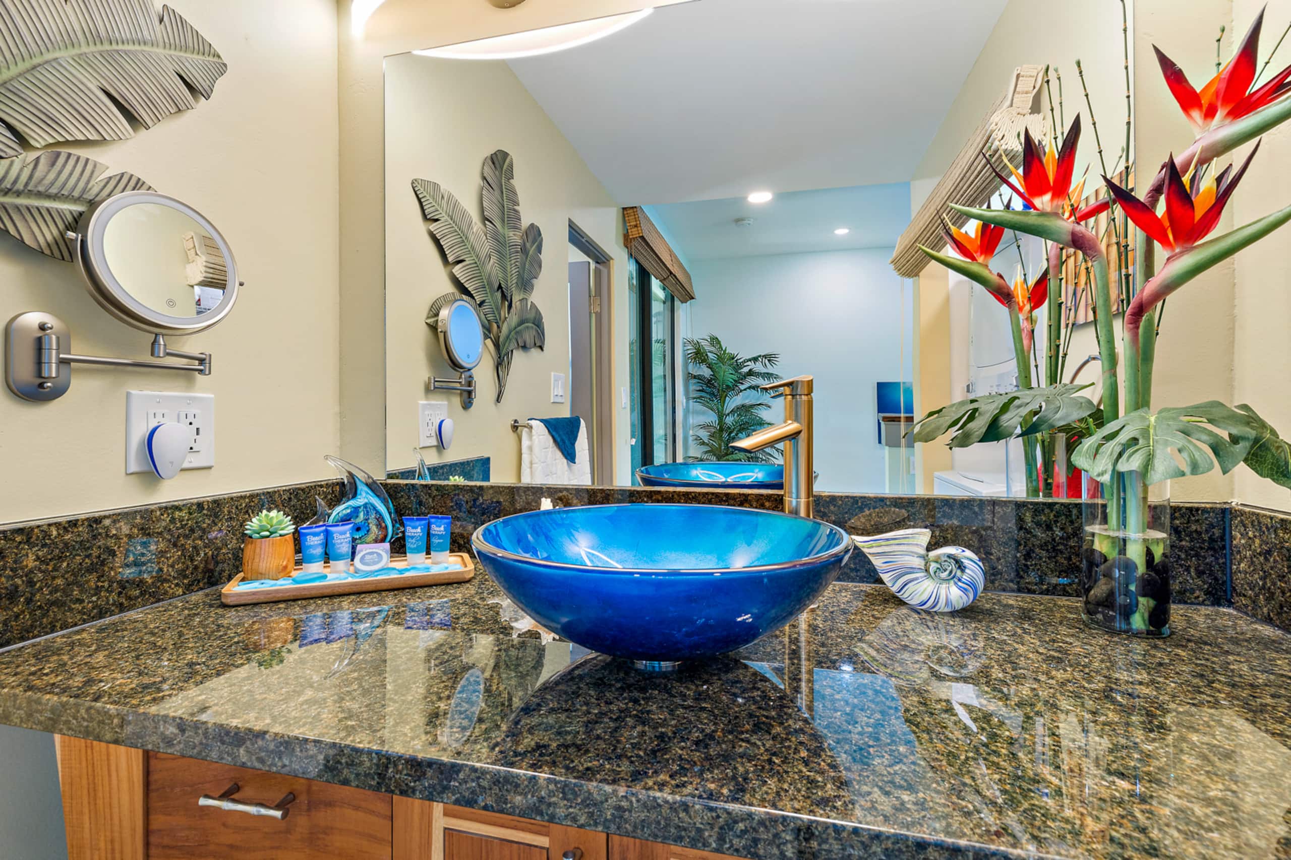 Condo in Lahaina · ★4.97 · 1 bedroom · 3 beds · 2 baths - Image 27