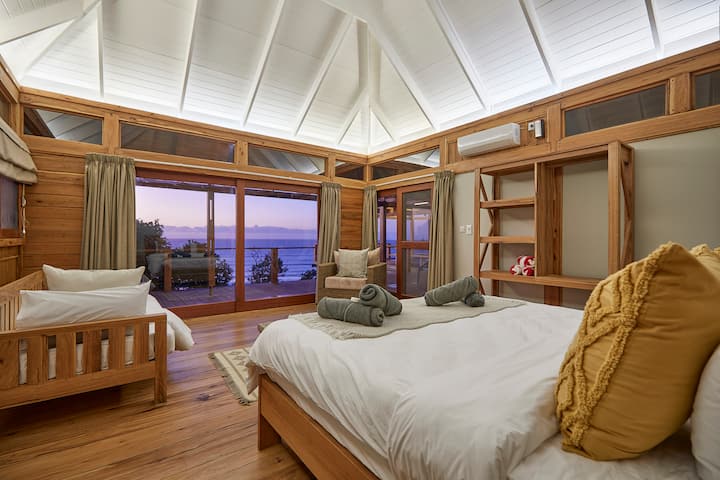 Neutral Room I Sea View on a En Suite with King Bed 