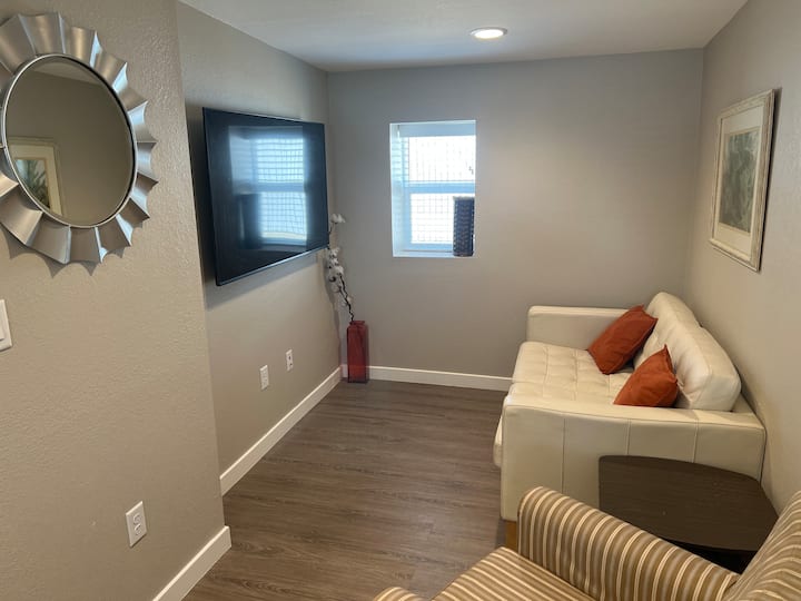 Trendy & Tranquil 1-bedroom Stay · Brighton 7 - Brighton, CO