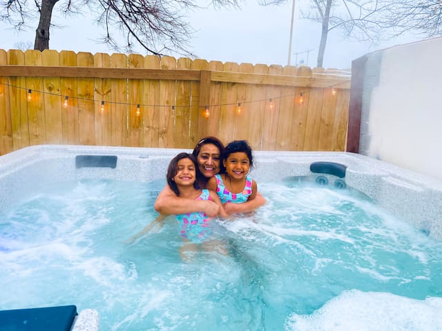 City Oasis Awaits Cozy DT Home With Hot Tub Viking gallery image 3