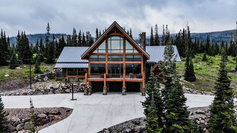 Sleeps 28- Mountain Getaway with swim spa