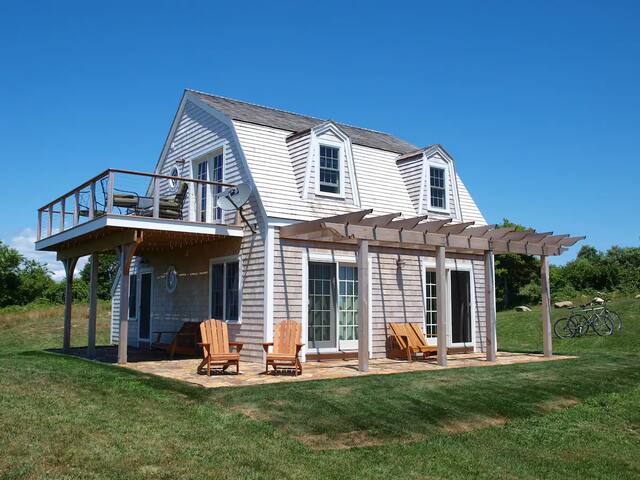 Ocean-View Saltbox at Spar Point Farm Block Island gallery image 5