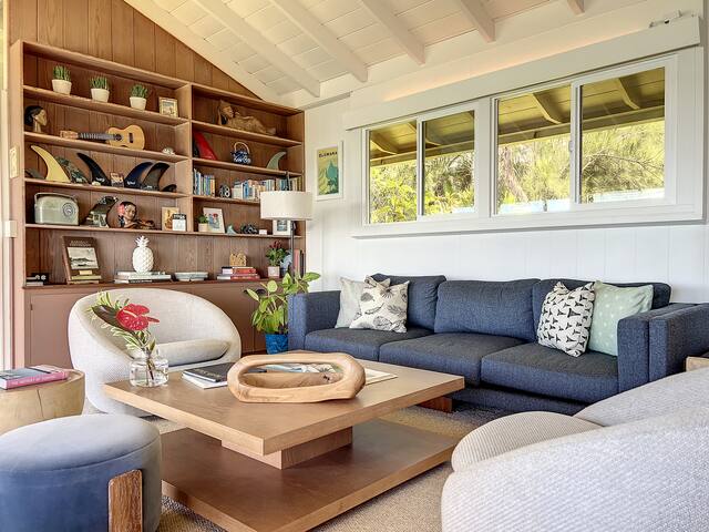 North Shore Beachfront Retreat gallery image 3