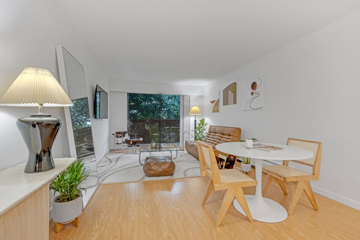 Cozy & Trendy 1-Bedroom Condo with Parking