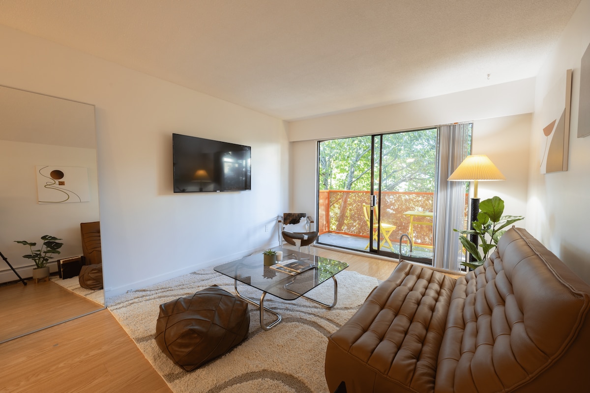 Cozy & Trendy 1-Bedroom Condo with Parking