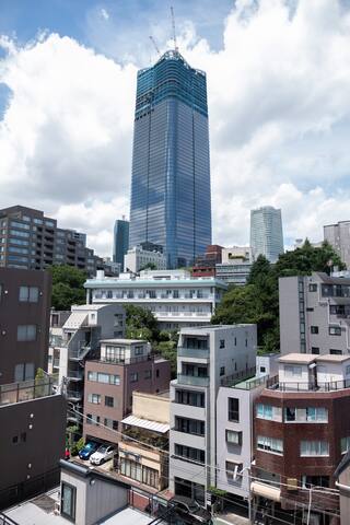 Spacious apartment with irresistible balcony view gallery image 4