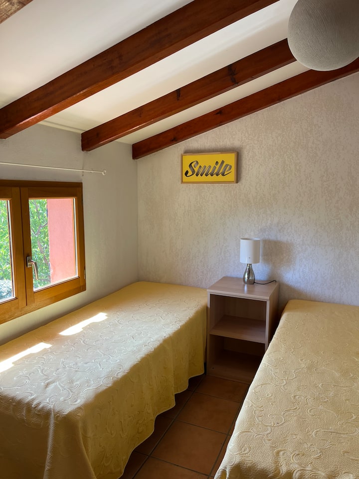 Spálňa 3 (1. poschodie)
 2 lôžka 1 osoba alebo 1 lôžko 160 x 190, ak sú spojené