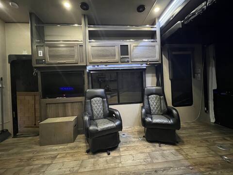 Top performing Airbnb: Spacious 1 bedroom RV with 2 bunk beds in Lancaster