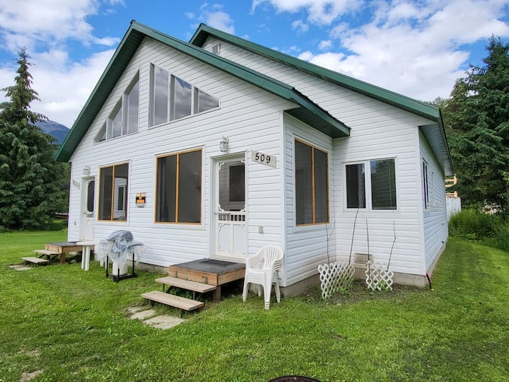 Nakusp Vacation Rentals & Homes British Columbia, Canada Airbnb