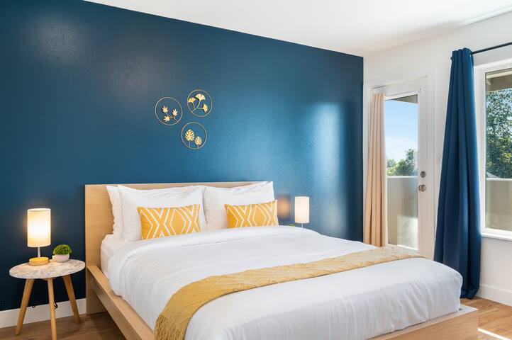 6B/4BA SFH in Leschi w/Backyard 8 Beds Sleeps 16 gallery image 3