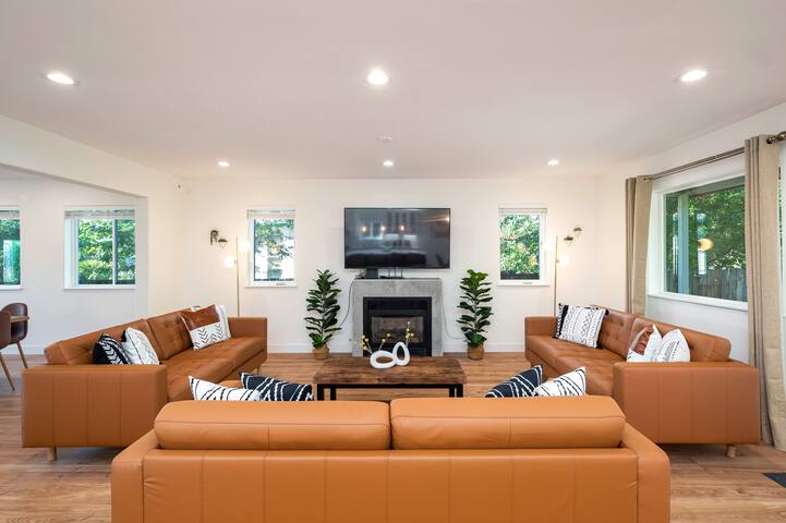 6B/4BA SFH in Leschi w/Backyard 8 Beds Sleeps 16 gallery image 2
