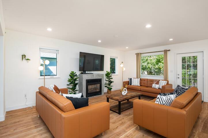 6B/4BA SFH in Leschi w/Backyard 8 Beds Sleeps 16 gallery image 5