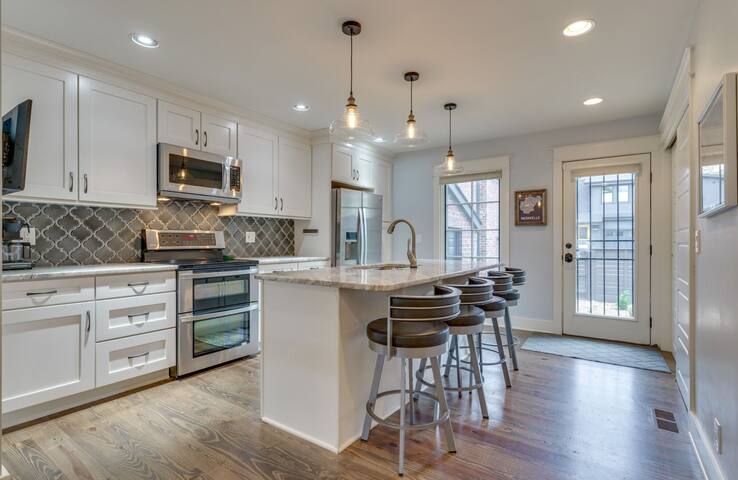 Heart of 12 South Premier Location Chic Townhouse