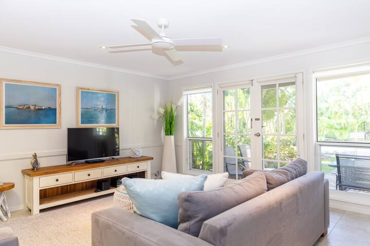Sandy Beach 16, a 3 bed pool view Noosaville villa