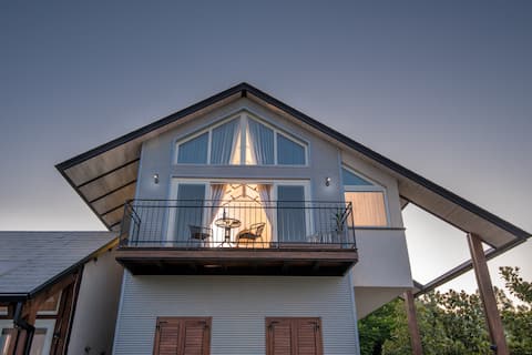 4 elements
the four element B&B that the material meets the spirit