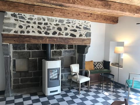 River cottage, Sancy-Volcans, 4-6 people