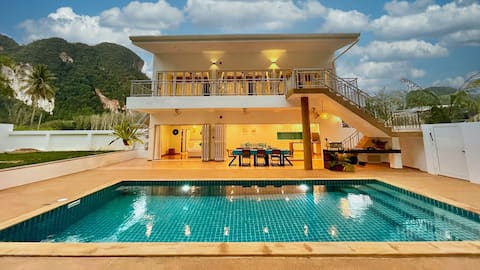 8 Palm Villa 4 (4BR-4BA, Trees & Garden)